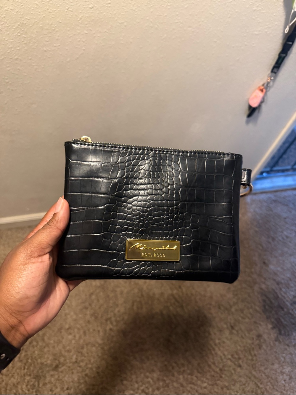 MISSGUIDED black quilted coin purse/wrislet